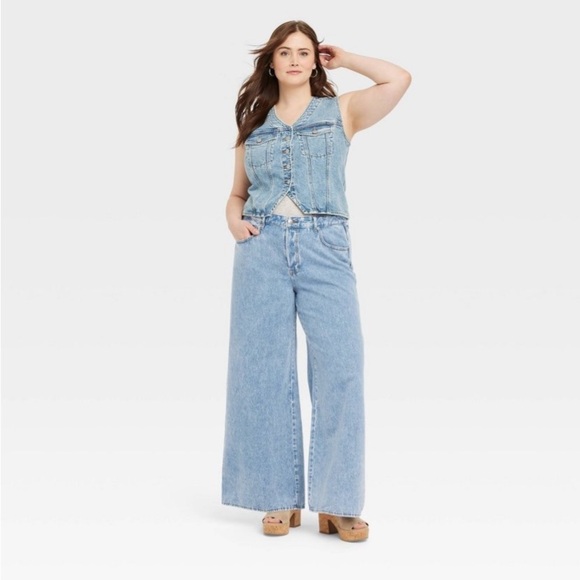 Women's V-Neck Denim Vest - Universal
Thread™ Medium Wash new - Picture 4 of 9